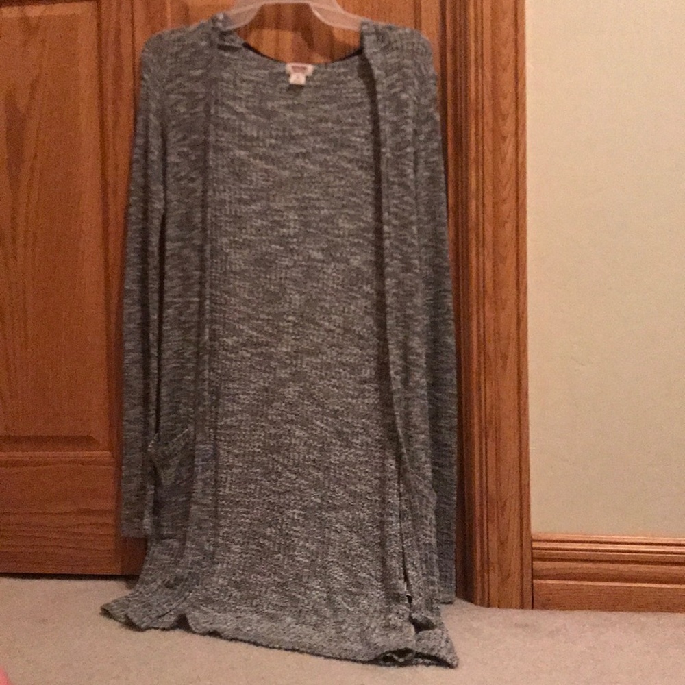 Long sleeve hooded gray cardigan